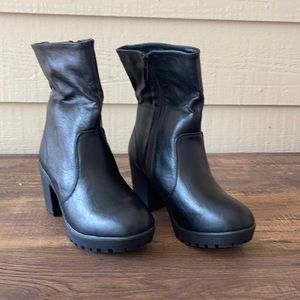 Forever Boots Size 5.5